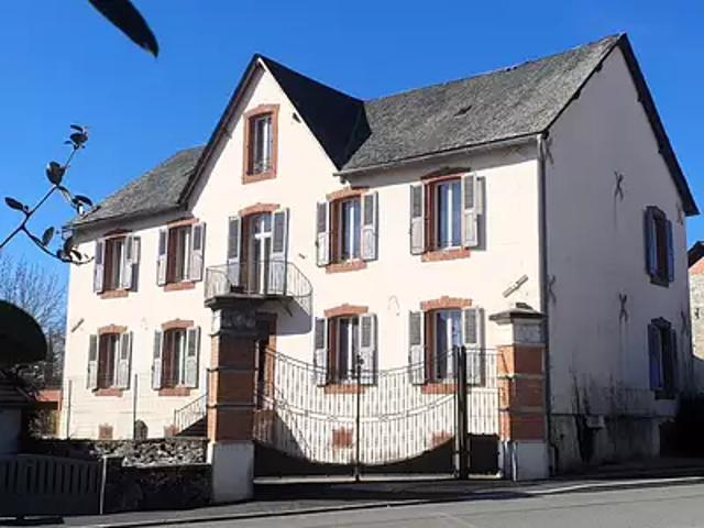 La Salvetat Peyralès 12440 Achat / Vente maison 9 pièces t9 piscine terrasse