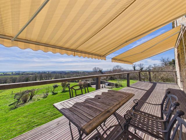 La Salvetat Peyralès – Maison en pierre avec granges sur 6,1. 207m² La Salvetat Peyralès
