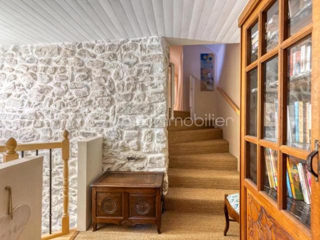 LA SALLE EN BEAUMONT 38350 – CORPS DE FERME DE CARACTÈRE RENOVE AVEC VUE PANORAMIQUE SUR L'OBIOU, 139m² D'HABITATION, PISCINE ET 200m² de DÉPENDANCES
