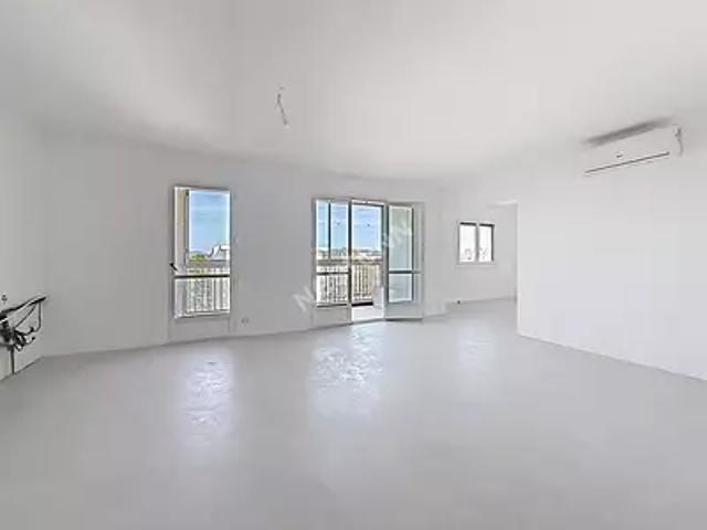 La Seyne sur Mer 83500 Achat / Vente appartement 4 pièces t4 au dernier étage terrasse