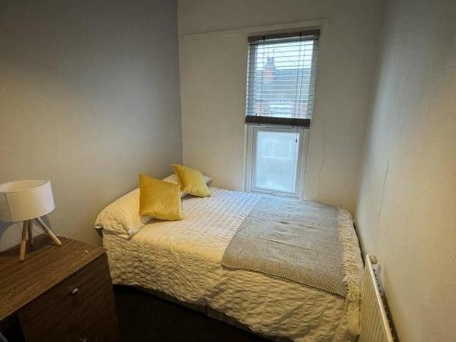 Lambert Street, Hull HU5 2 bed house share to rent £860 pcm £198 pw
