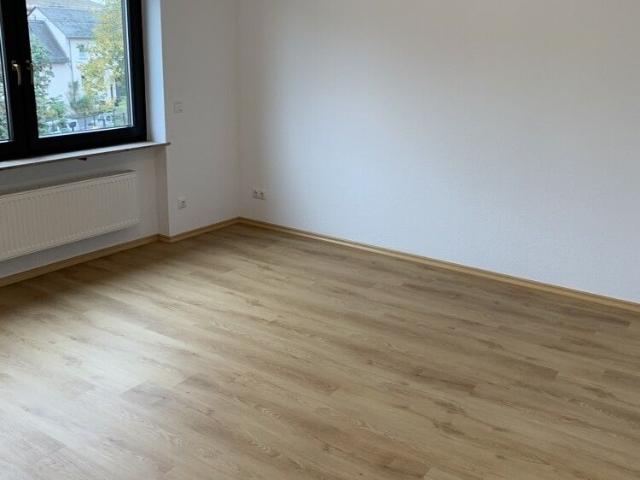 LAMBERT&STRELOW*3 ZKB Mietwohnung mit sep. Freisitz Mitbenutzung in Bahnnähe von Geisenheim