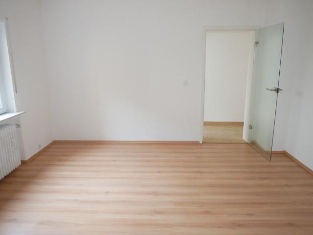 LAMBERT&STRELOW* 4 ZKB – Terrassen Wohnung 2 Familienhaus in ruhiger Wohnlage von Oberwalluf