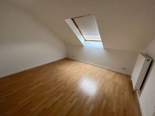 LAMBERT&STRELOW* Taunusstein Wehen, gepflegte 3 ZKBB – Dachgeschosswohnung für maximal 3 Personen