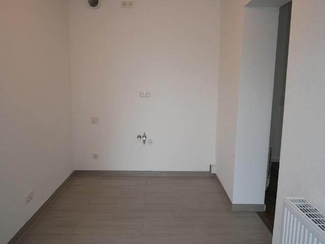 LAMBERT&STRELOW*Sanierte 1 2 ZKB Mietwohnung mit sep. Freisitz in Bahnnähe von Geisenheim