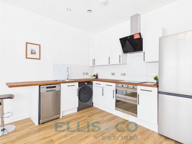 Lamberts Yard, High Street, Tonbridge, Kent TN9, 1 bed flat to rent, £1,200 pcm | PrimeLocation