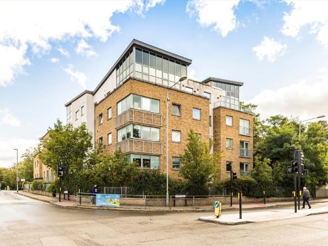Lamberts Road, Surbiton KT5, 2 bed flat to rent, £2,095 pcm | PrimeLocation