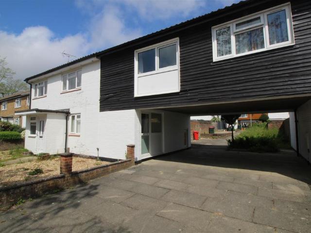 Lamberhurst Walk, Crawley, West. 1 bed maisonette to rent £1,250 pcm £288 pw