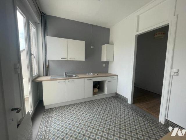 LAMBERSART Grand T1 bis rénové avec terrasse à louer