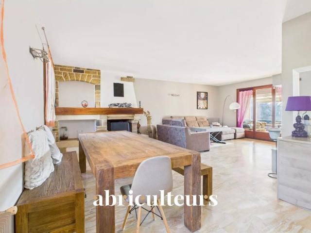 LAMBESC 13410 MAISON PLAIN PIED DE 130 m² AVEC PISCINE