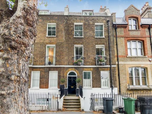 Lambeth Road, London SE1 2 bed apartment to rent £2,800 pcm £646 pw