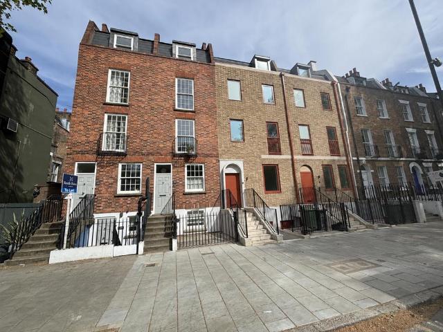 Lambeth Road, London SE1 3 bed apartment to rent £4,250 pcm £981 pw