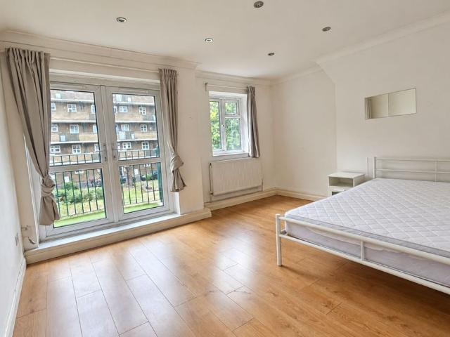 Lambeth Walk, London SE11, 3 bed flat to rent, £2,750 pcm | PrimeLocation