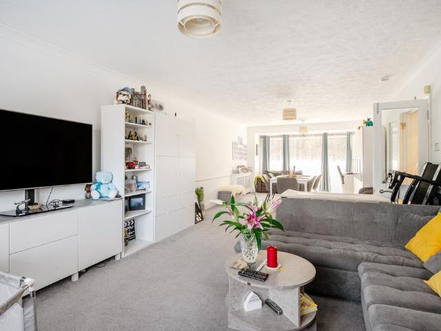 Lambourn House, Bromley, BR1 2 bed flat to rent £2,250 pcm £519 pw