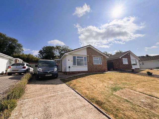 Lambourne Close, Ledbury, Herefordshire HR8, 3 bed bungalow to rent, £1,295 pcm | PrimeLocation