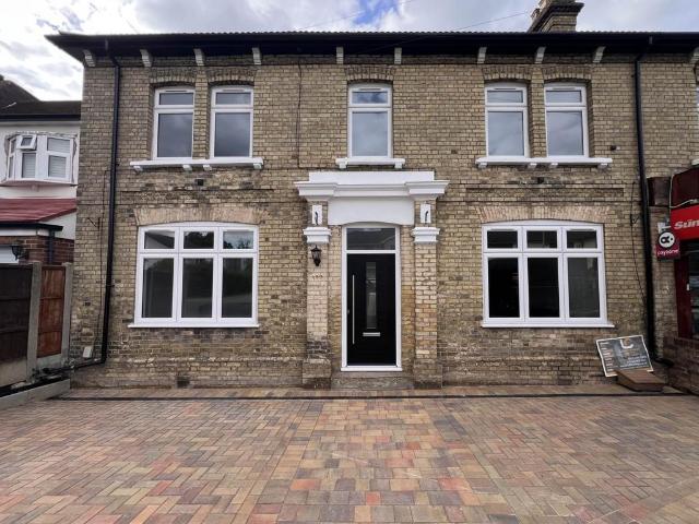 Lambourne Road, Chigwell, IG7 6EJ 5 bed detached house to rent £3,500 pcm £808 pw