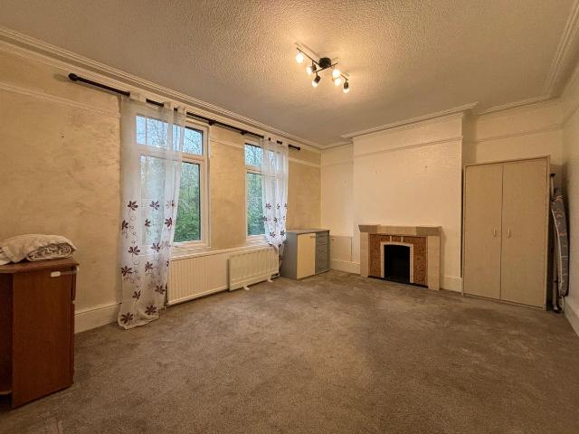 Lambourne Road IG7, 2 bed flat to rent, £1,500 pcm | PrimeLocation
