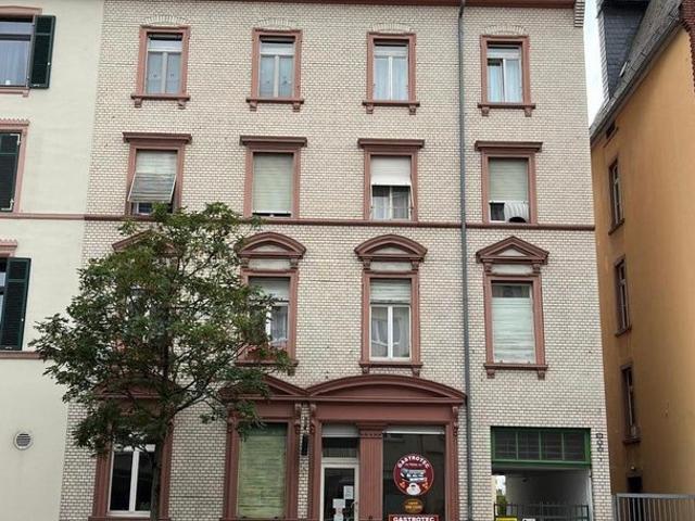 Lamboy: 5 Zimmer in ruhigem Hinterhaus