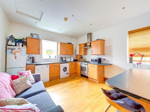Lambrook Terrace, SW6 4 bed property to rent £3,850 pcm £888 pw