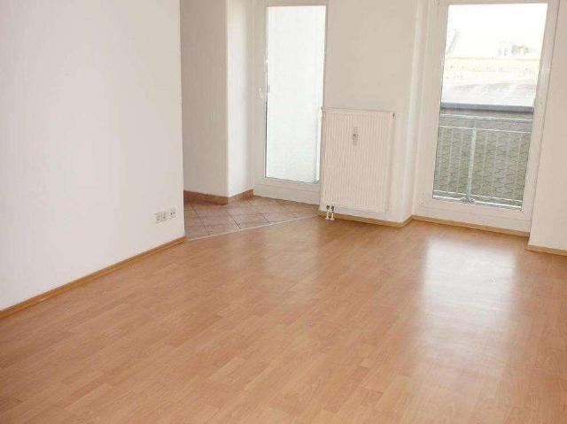 Laminat, halboffene KÃ¼che und Balkon ! im 3. OG