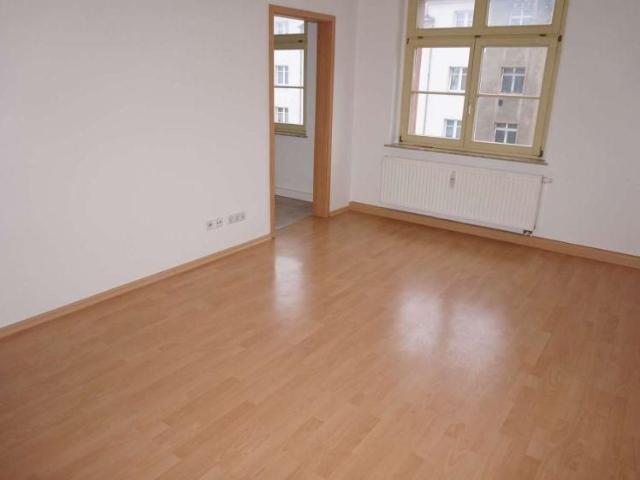 Laminatt / 2. OG / Bad mit Dusche / frei ab sofort