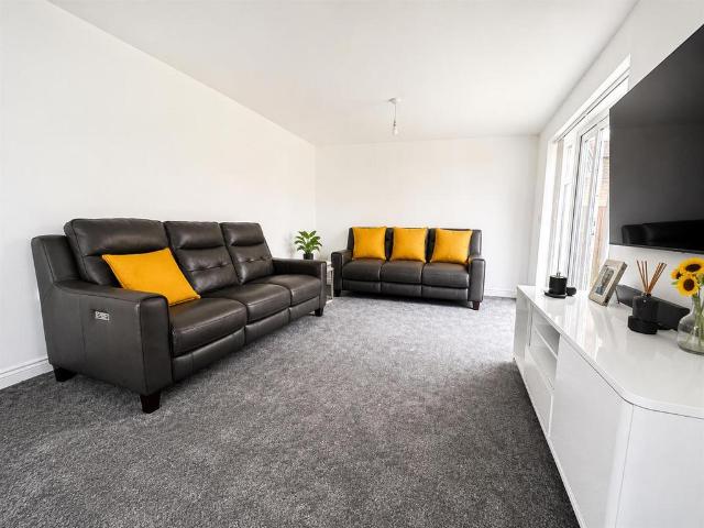 Lamkin Way, Maidstone ME17 4 bed detached house to rent £2,300 pcm £531 pw