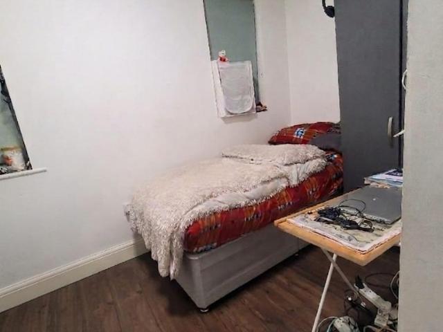 Lammas Avenue, Mitcham CR4 1 bed house to rent £800 pcm £185 pw