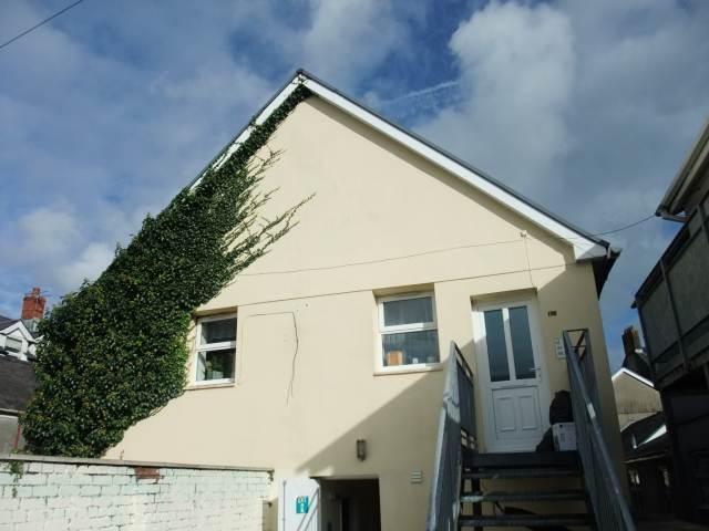 Lammas Street, Carmarthen. 2 bed flat to rent £625 pcm £144 pw
