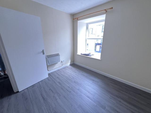 Lammas Street, Carmarthen, Carmarthenshire SA31, 2 bed flat to rent, £550 pcm | PrimeLocation
