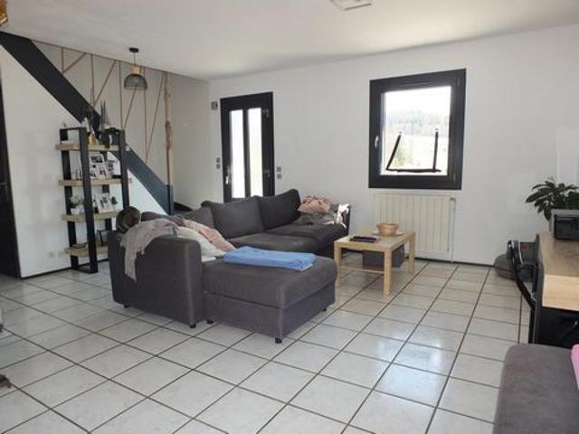LAMOURA: Maison familiale avec jardin et 4 chambres
