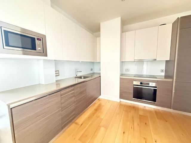 Lampton Road, Hounslow Central 2 bed apartment to rent £2,050 pcm £473 pw