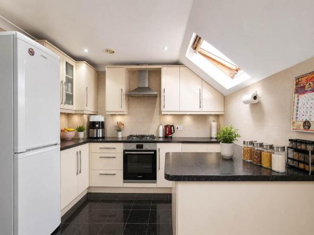Lampton Road, Hounslow, Middlesex 1 bed house to rent £1,600 pcm £369 pw