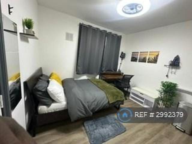 Lampton Road, Hounslow, TW3 Studio to rent £1,150 pcm £265 pw