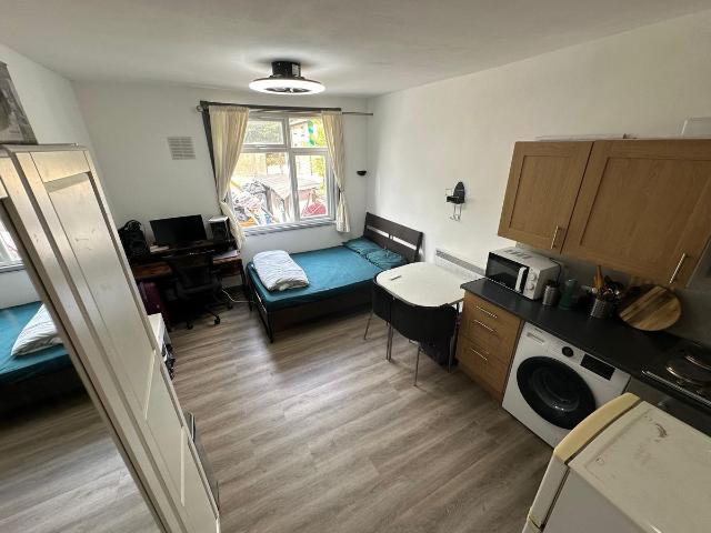 Lampton Road, Hounslow TW3, Studio to rent, £1,250 pcm | PrimeLocation
