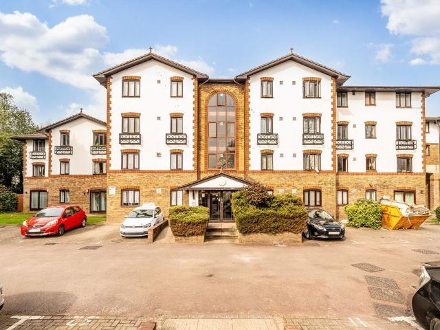 Lampton Road, Hounslow TW3, 1 bed flat to rent, £1,375 pcm | PrimeLocation