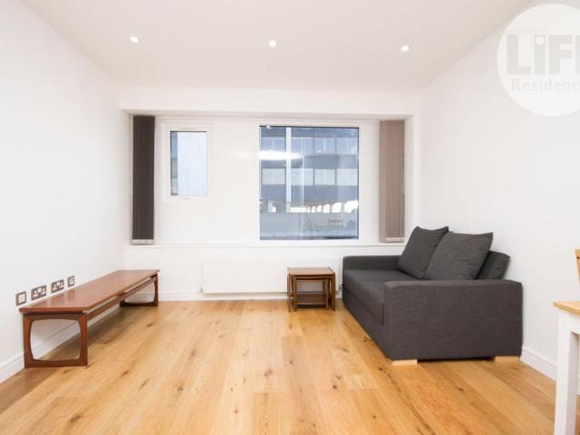 Lampton Road, Hounslow TW3 1 bed flat to rent £1,650 pcm £381 pw