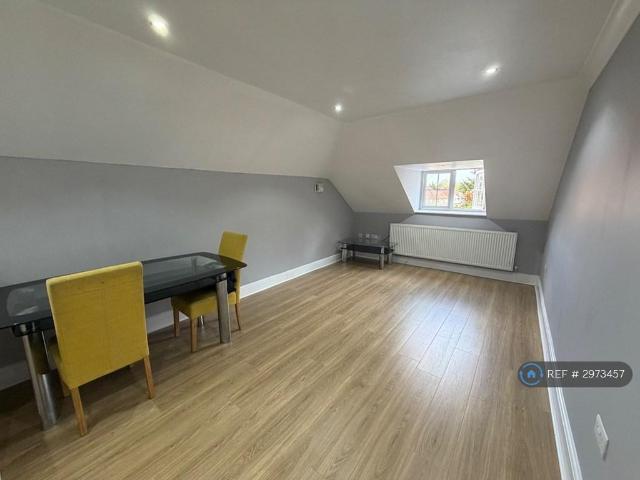 Lampton Road, Hounslow, TW3 1 bed flat to rent £1,600 pcm £369 pw