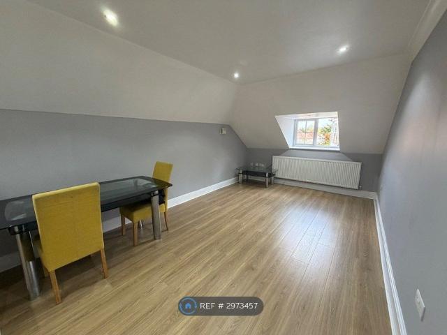 Lampton Road, Hounslow TW3, 1 bed flat to rent, £1,600 pcm | PrimeLocation