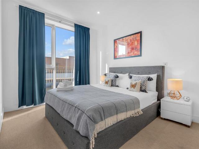 Lampton Road, Hounslow TW3, 1 bed property to rent, £1,650 pcm | PrimeLocation