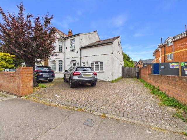 Lampton Road, Hounslow TW3, 2 bed maisonette to rent, £2,100 pcm | PrimeLocation