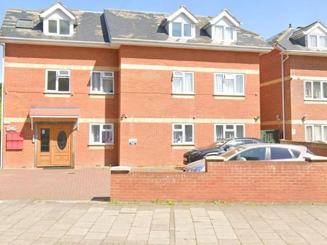 Lampton Road, Hounslow TW3, 2 bed flat to rent, £1,800 pcm | PrimeLocation