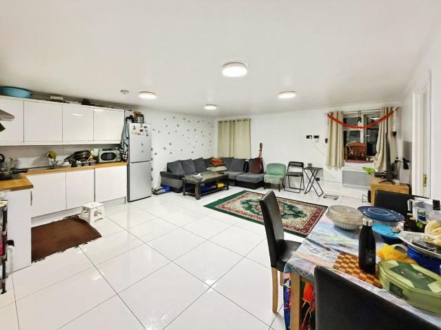 Lampton Road, Hounslow TW3, 3 bed flat to rent, £2,500 pcm | PrimeLocation