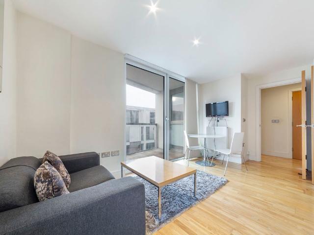 Lanterns Way, Canary Wharf E14, 1 bed flat to rent, £2,100 pcm | PrimeLocation