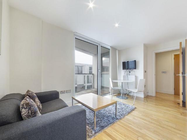 Lanterns Way, London E14 1 bed flat to rent £2,100 pcm £485 pw