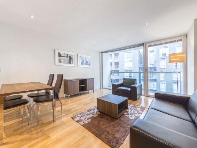 Lanterns Way, London E14 1 bed flat to rent £2,280 pcm £526 pw