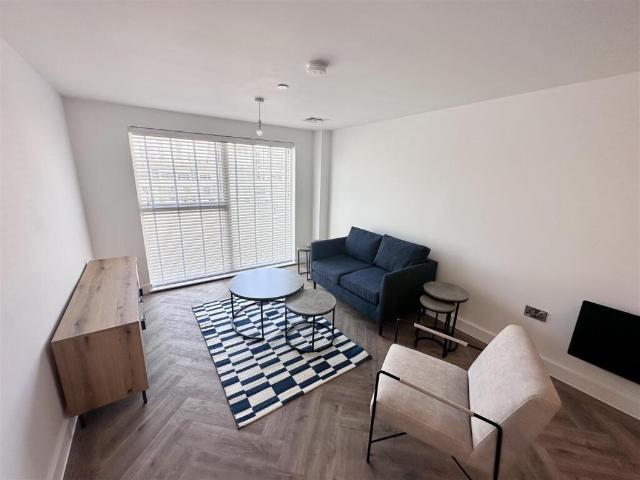 Lanterns Way, London E14 2 bed flat to rent £2,549 pcm £588 pw