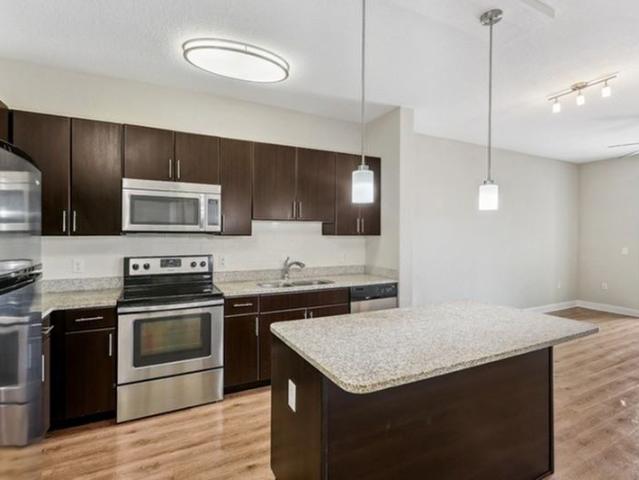 Lantower Westshore 2 Bedroom Apartment for Rent at 4504 W Spruce St, Tampa, FL 33607 Carver City Lincoln Gardens