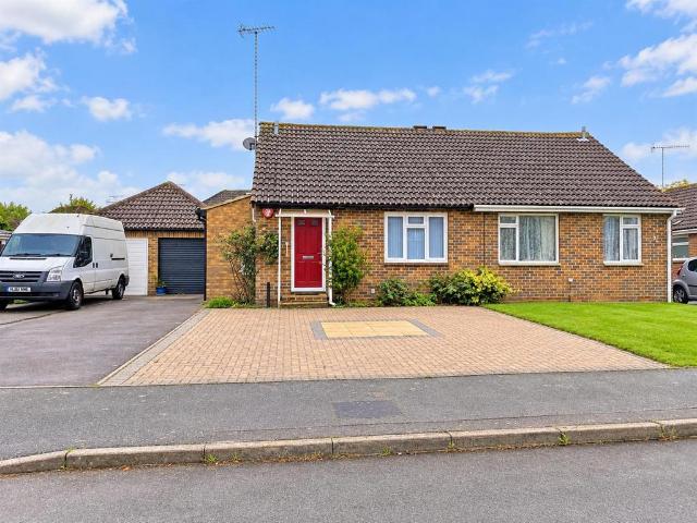 Lanyards, Littlehampton 2 bed semi detached house to rent £1,200 pcm £277 pw