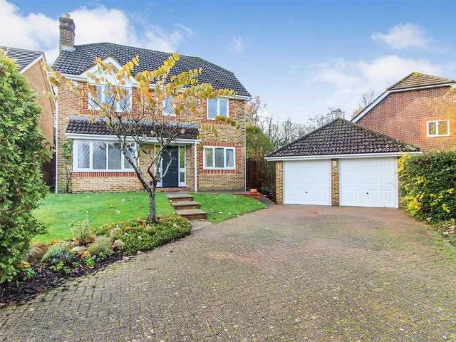 Lanyon Close, Horsham RH12, 4 bed detached house to rent, £2,850 pcm | PrimeLocation