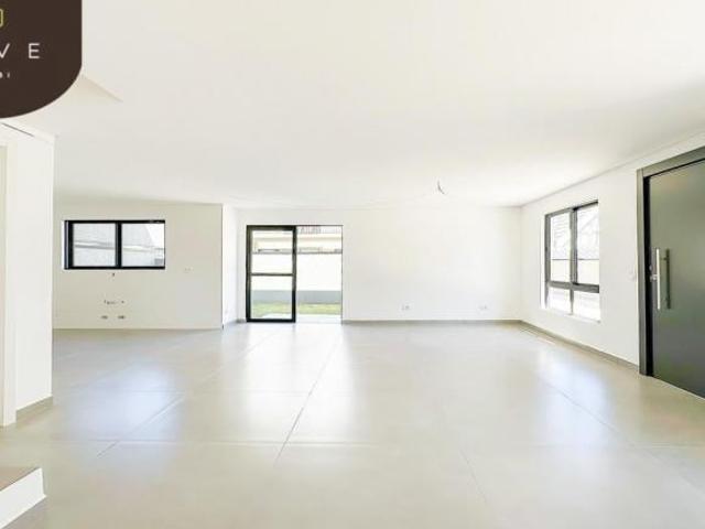 Lançamento! Sobrados prontos para morar no Condomínio Mykonos, no bairro Xaxim!